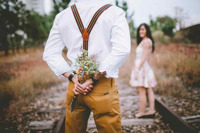 How to date a girl